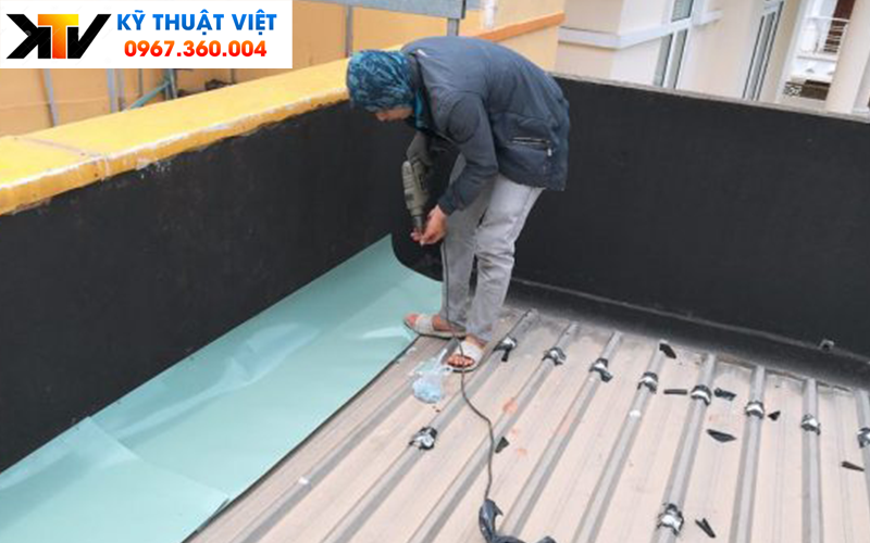 dich-vu-chong-tham-chong-dot-kythuatviet-17